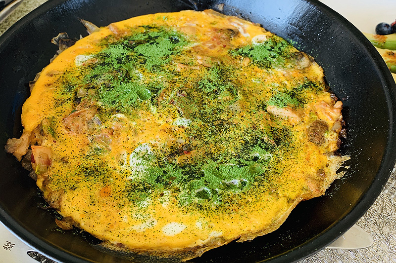 イーキュービックのオーガニック野菜パウダー「パウダーパレット」で作った具だくさんのイタリアンオムレツ